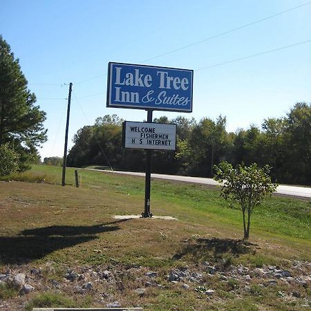 Lake Tree Inn & Suites Marion Esterno foto