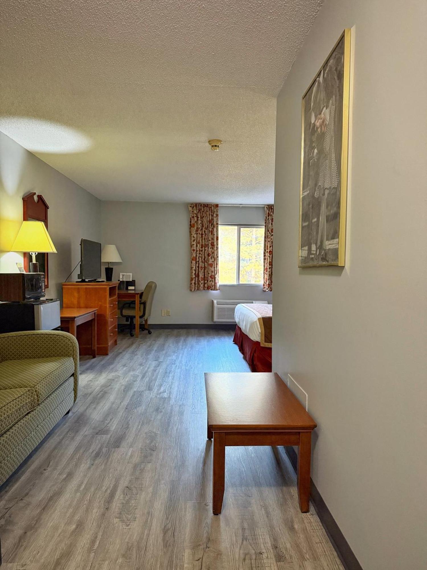 Lake Tree Inn & Suites Marion Esterno foto