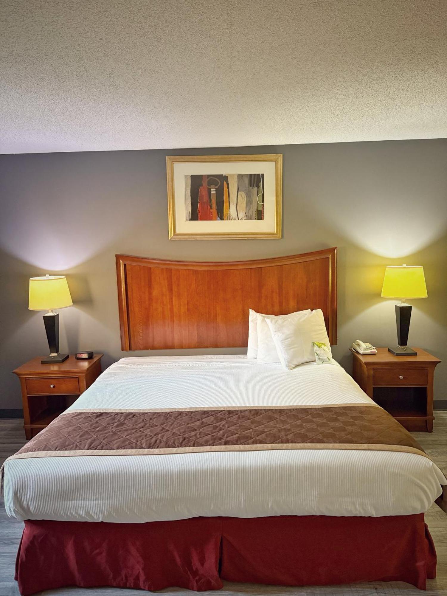 Lake Tree Inn & Suites Marion Esterno foto