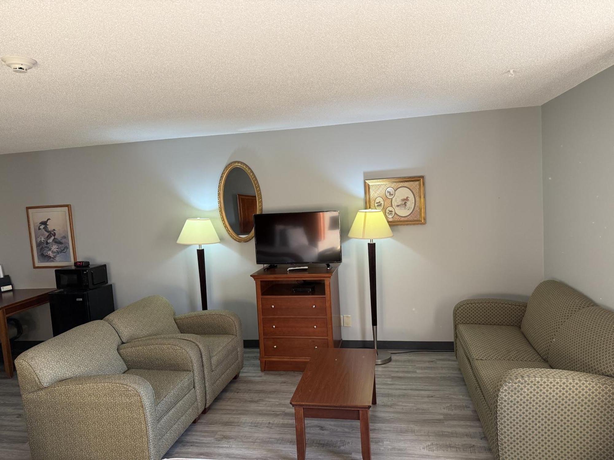 Lake Tree Inn & Suites Marion Esterno foto