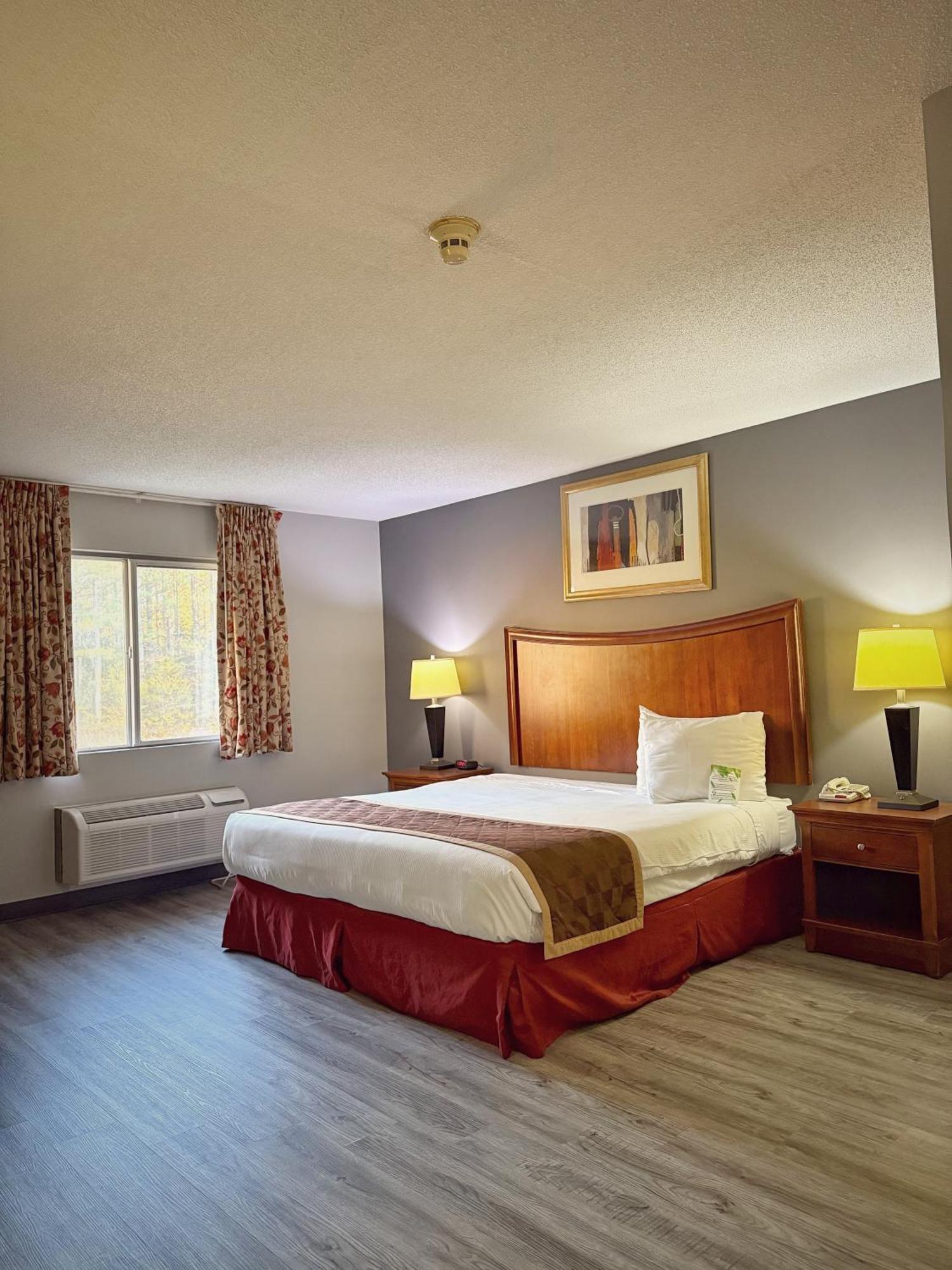 Lake Tree Inn & Suites Marion Esterno foto