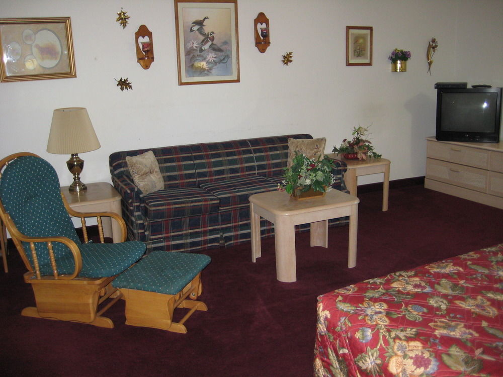 Lake Tree Inn & Suites Marion Esterno foto