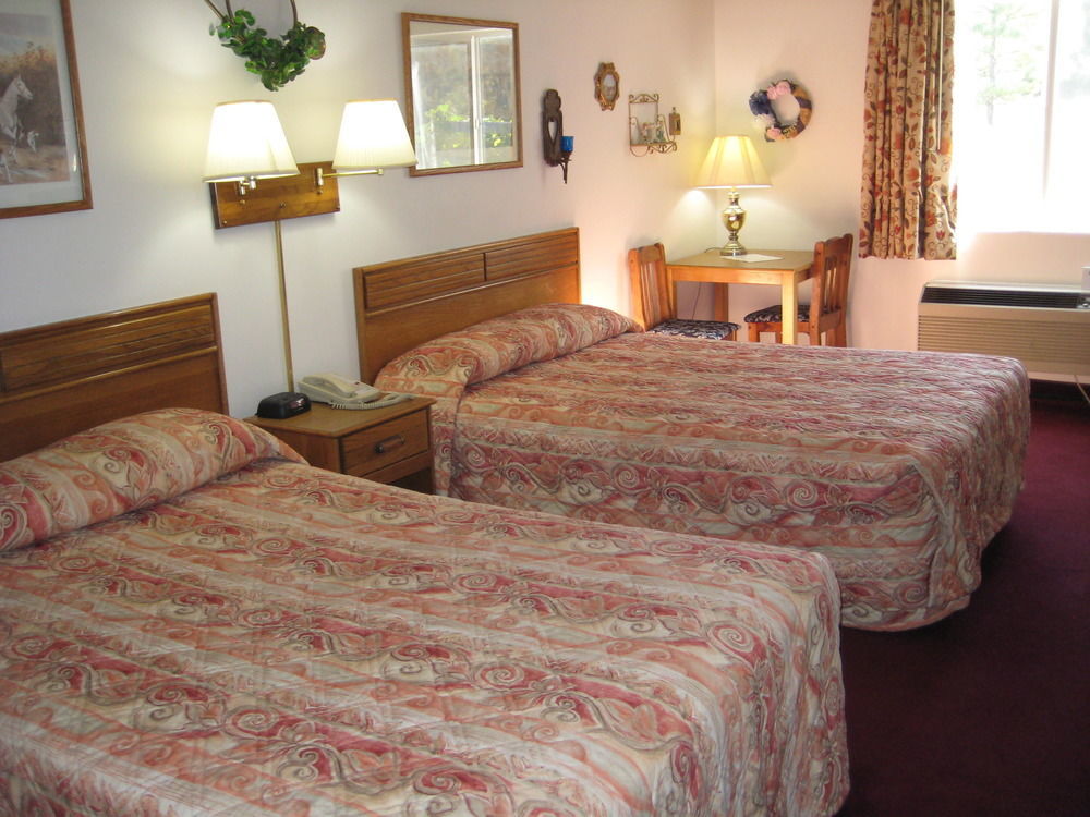 Lake Tree Inn & Suites Marion Esterno foto