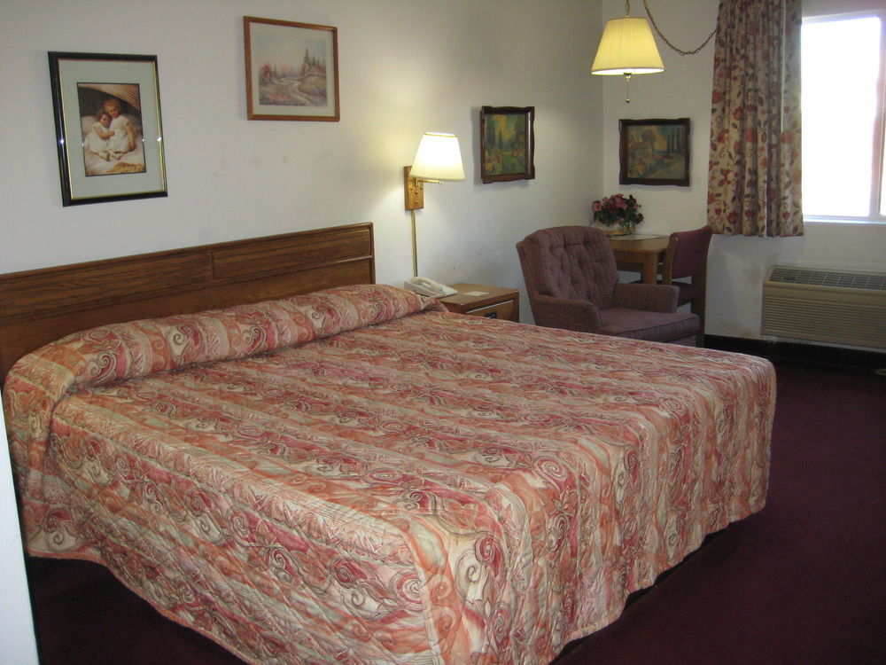 Lake Tree Inn & Suites Marion Esterno foto