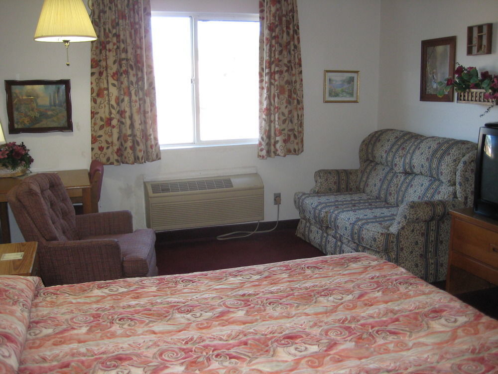 Lake Tree Inn & Suites Marion Esterno foto