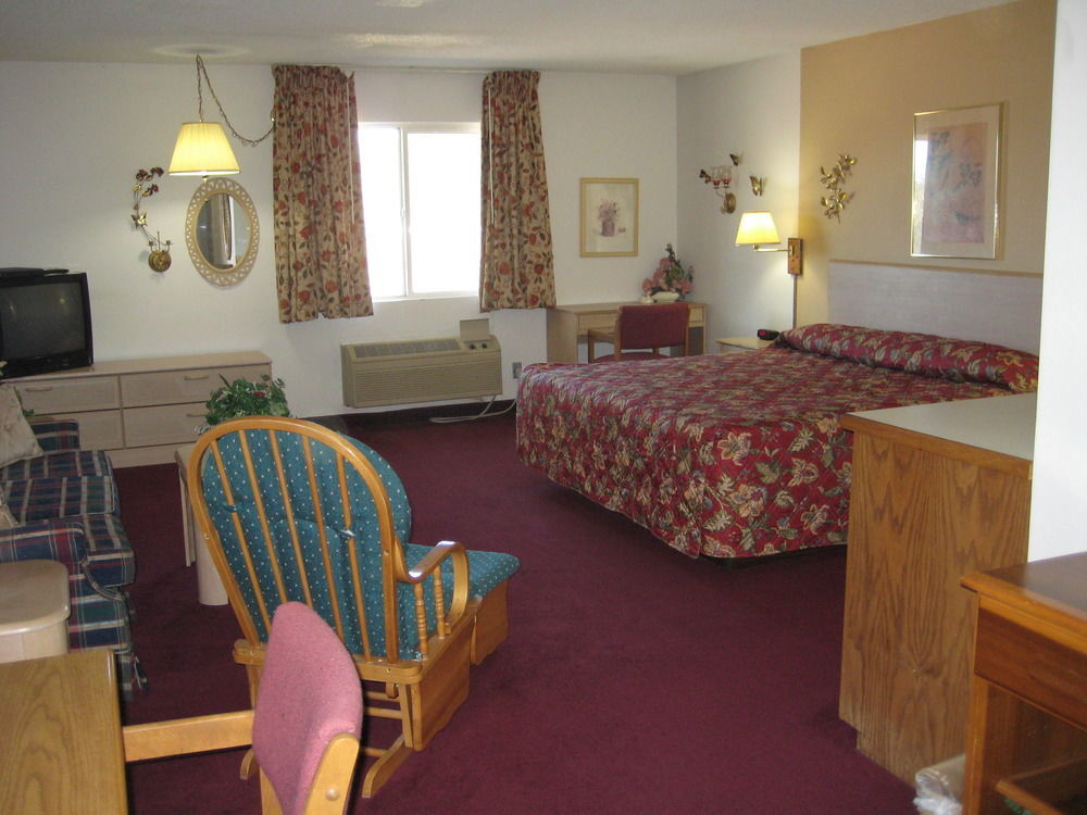 Lake Tree Inn & Suites Marion Esterno foto